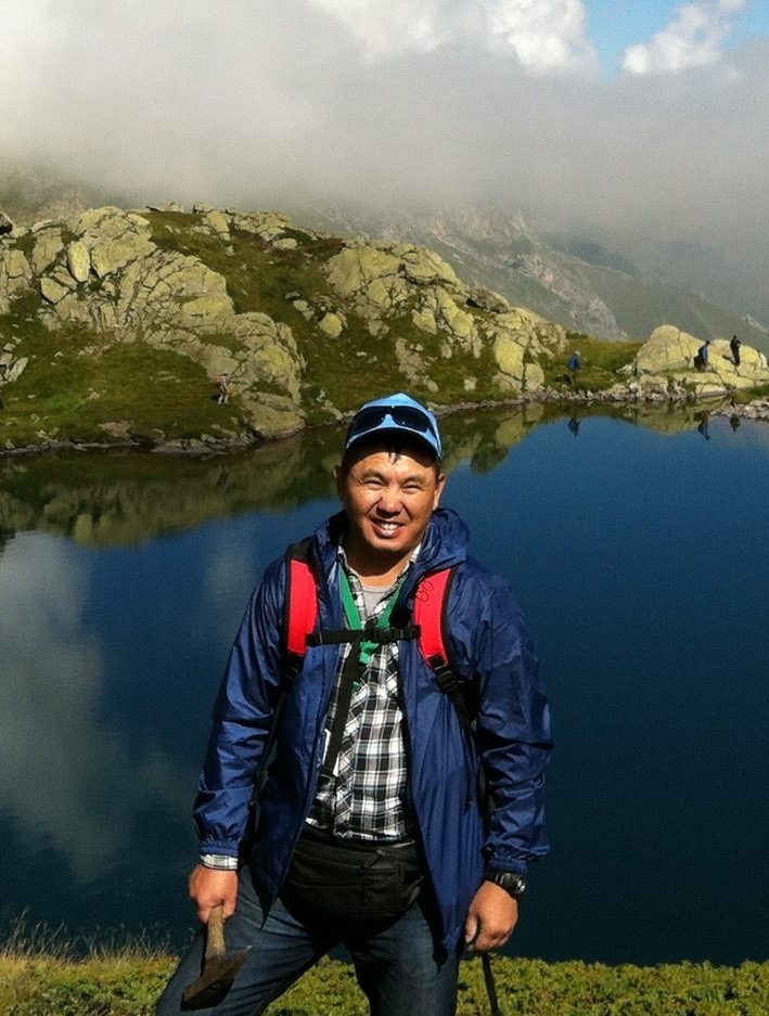 乐投平台创新论坛第一千八百三十八讲：Tectonic evolution of the high-and ultrahigh-pressure (HP-UHP) metamorphic complexes, Kyrgyz Tianshan Mts.