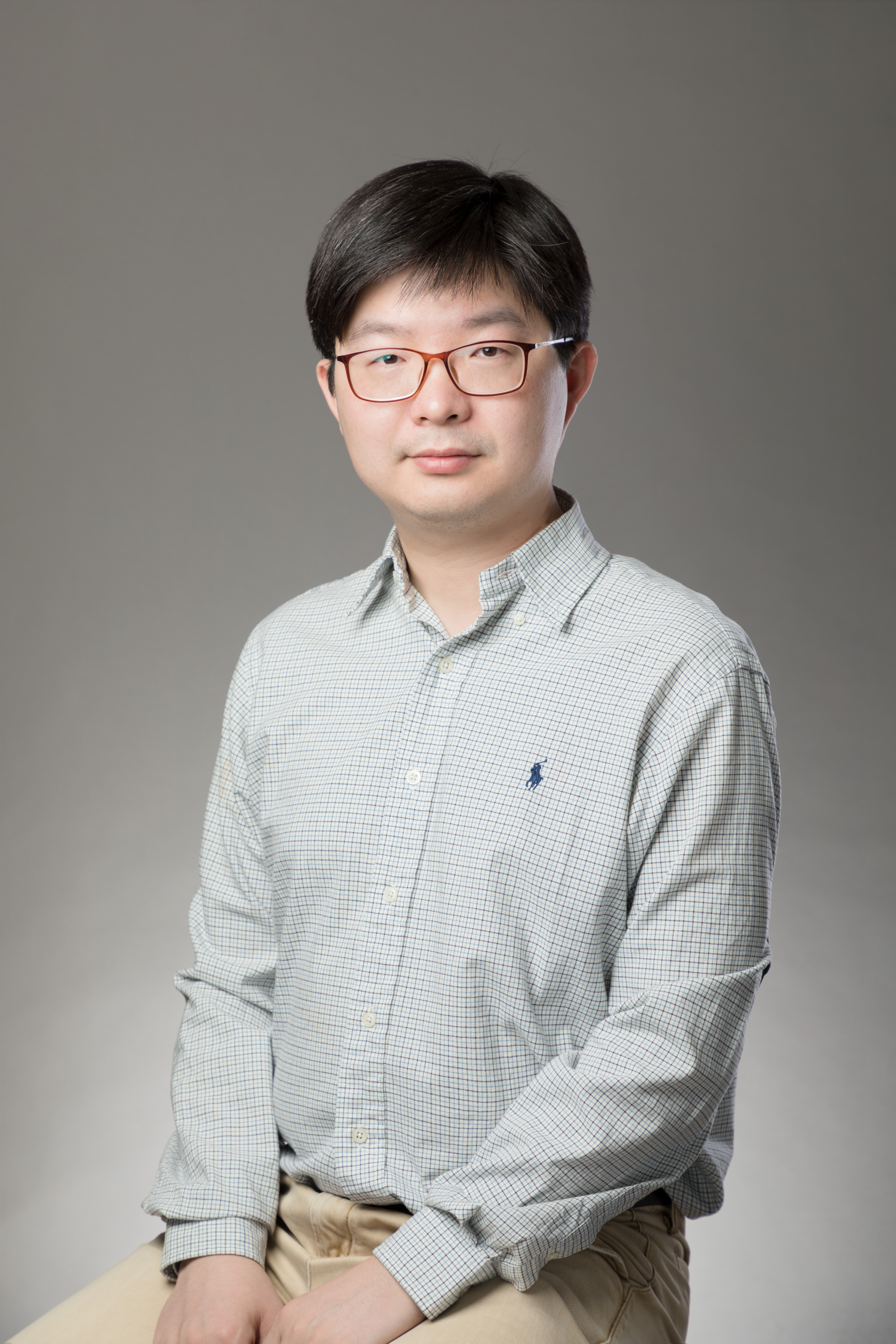 乐投平台创新论坛第一千六百五十三讲：On the Painleve II hierarchy and  their applications