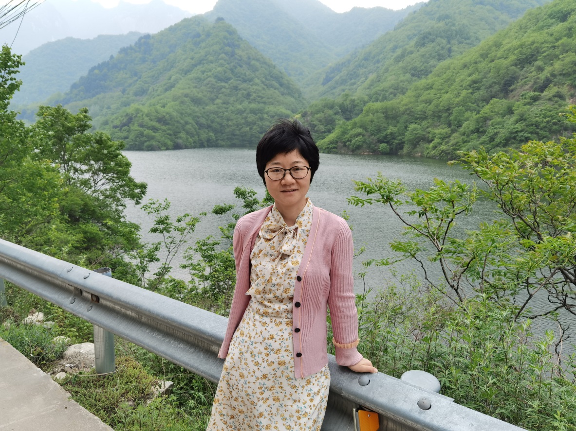 乐投平台创新论坛第一千八百二十八讲：Dynamics analysis of a reaction-diffusion-advection benthic-drift model with logistic growth